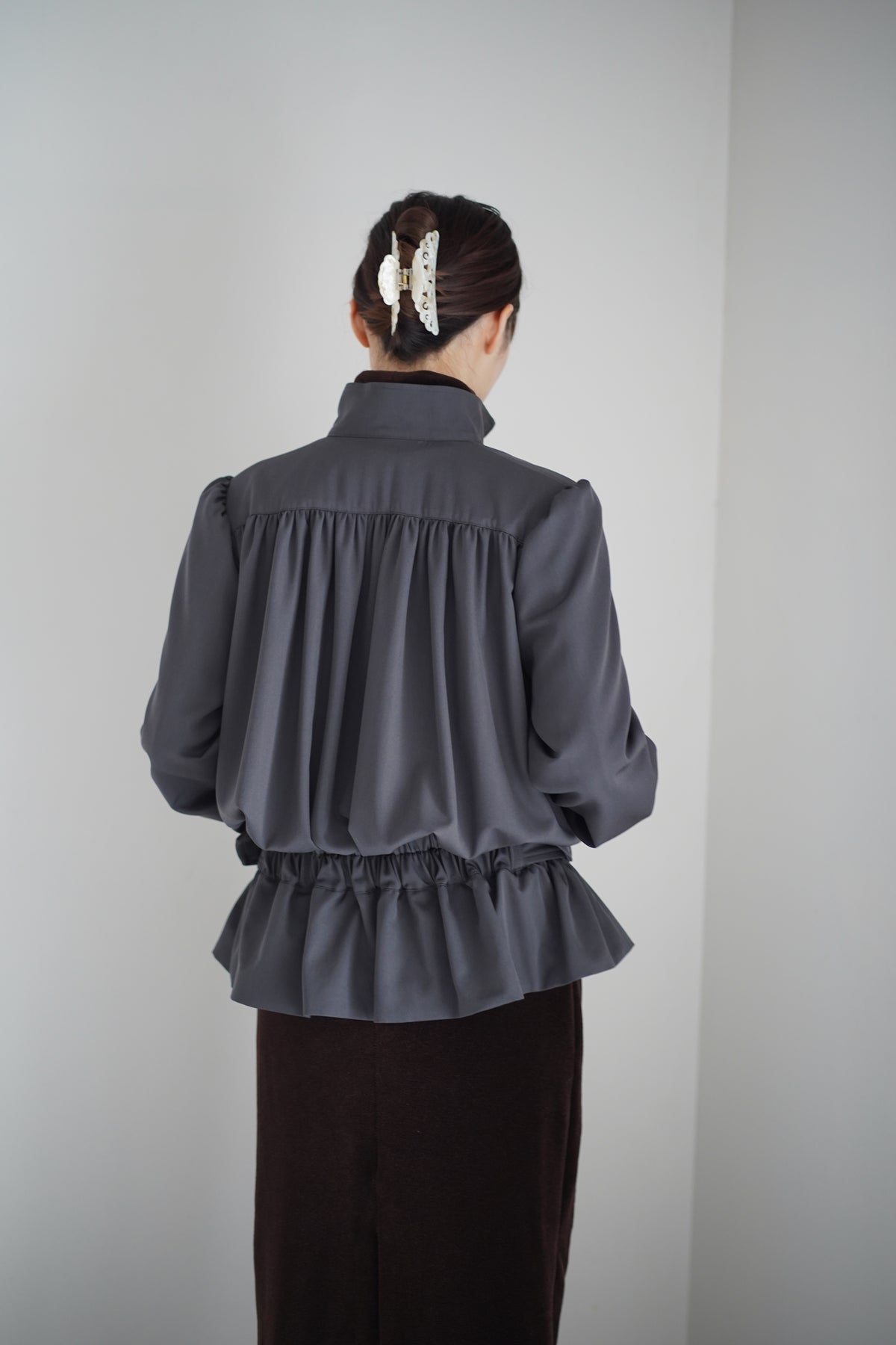 FINE WOOL SUITING GATHERED BELTED BLOUSON