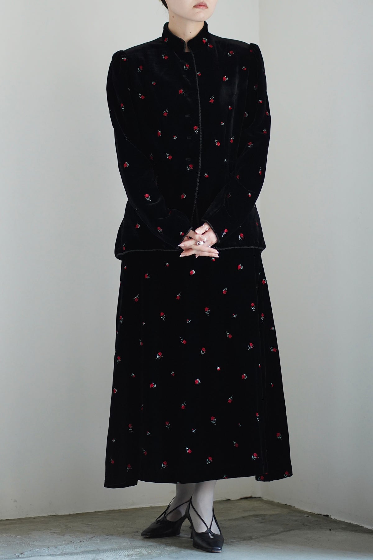 ROSE EMBROIDERED VELVET JACKET