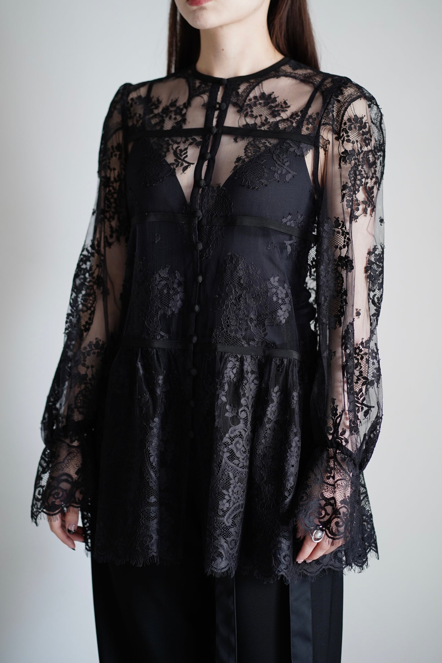 LACE GATHERED BLOUSE