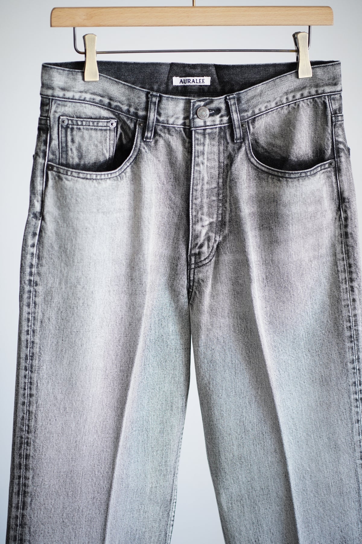 FADED HEAVY DENIM CENTER-PLEATED PANTS