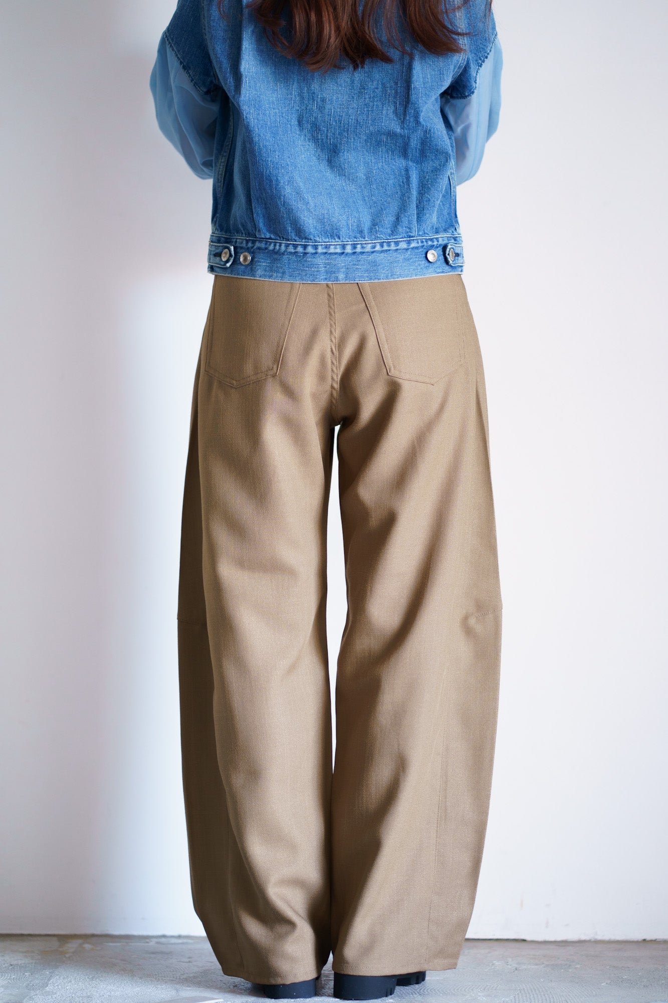 OXFORD BARREL-LEG JEANS