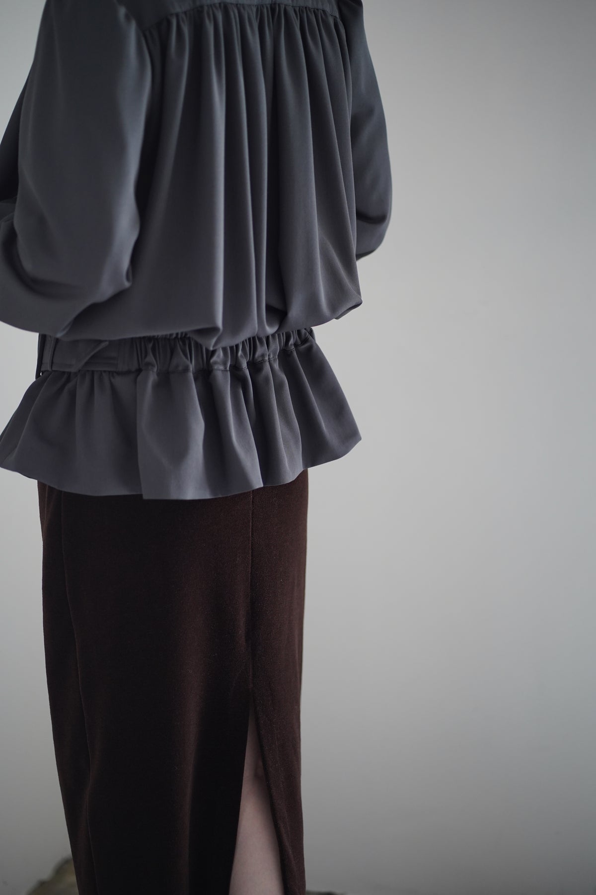 FINE WOOL SUITING GATHERED BELTED BLOUSON