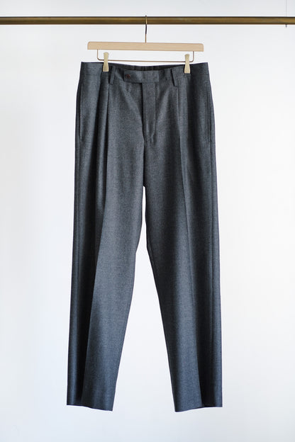 SUPER LIGHT WOOL TWO-TUCK SLACKS