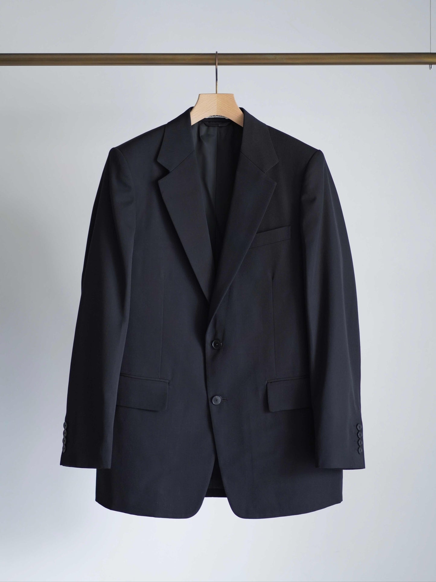 AURLEEのLIGHT WOOL MAX GABARDINE JACKETのカラーがBLACKの商品画像です。