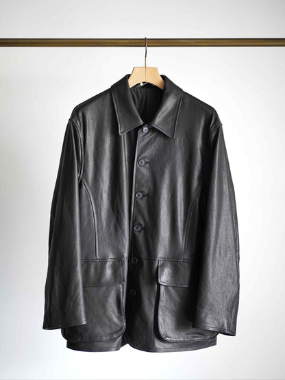 AURALEEのTEXTURED LAMB LEATHER BLOUSONのカラーはBLACKの正面が写った商品画像です。