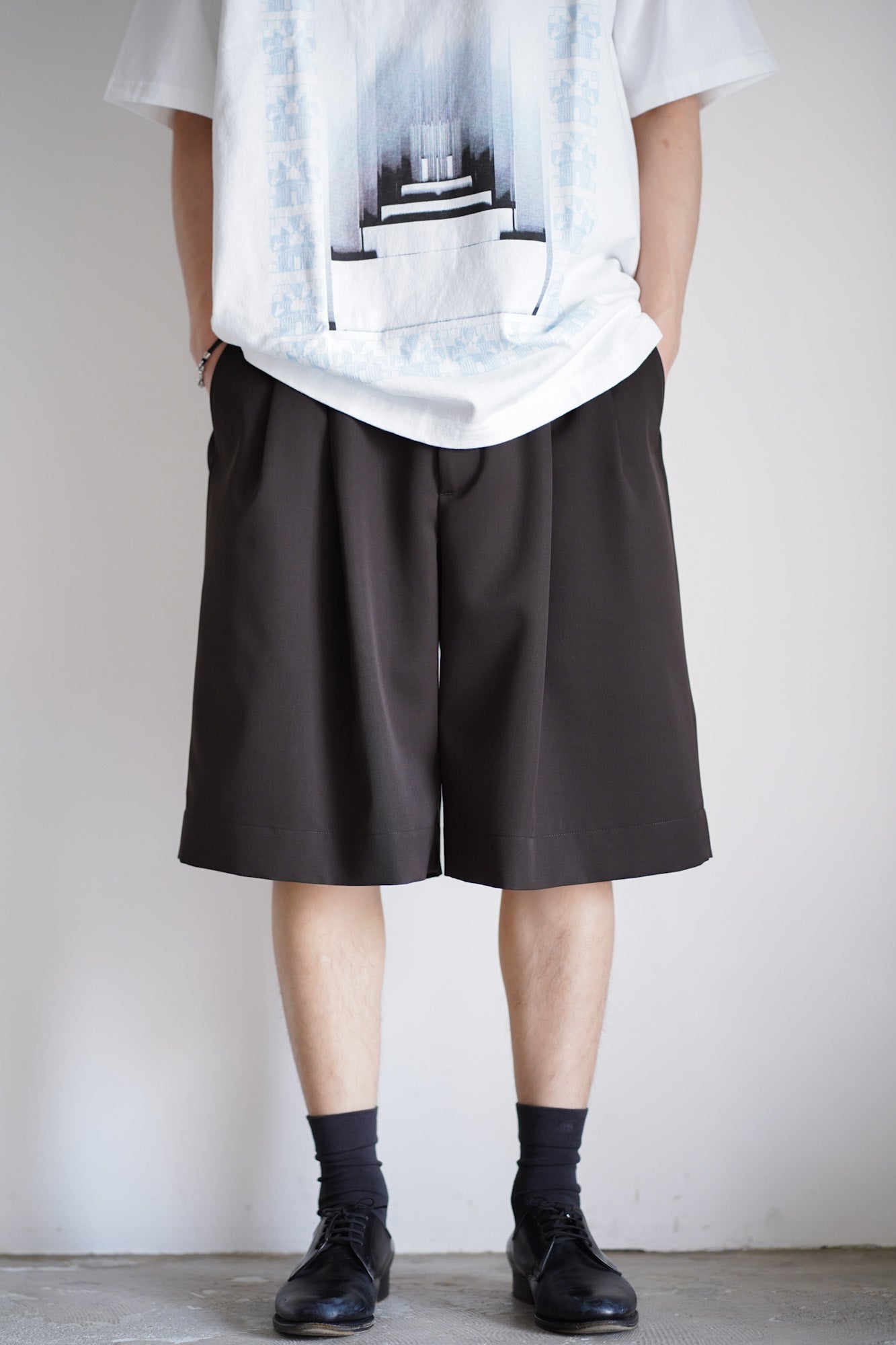 WIDE EASY SHORT TROUSERS