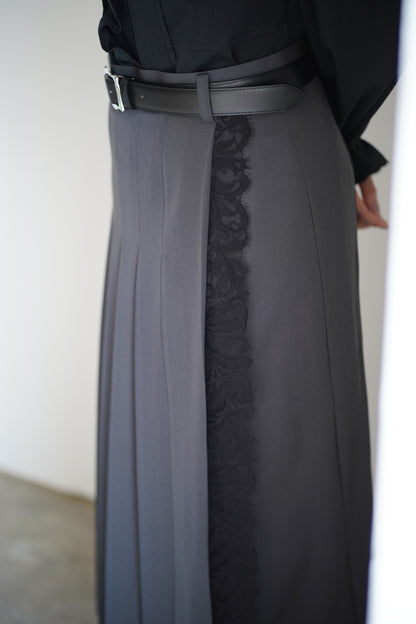 FINE WOOL PLEATED SKIRT WITH LACE TRIM