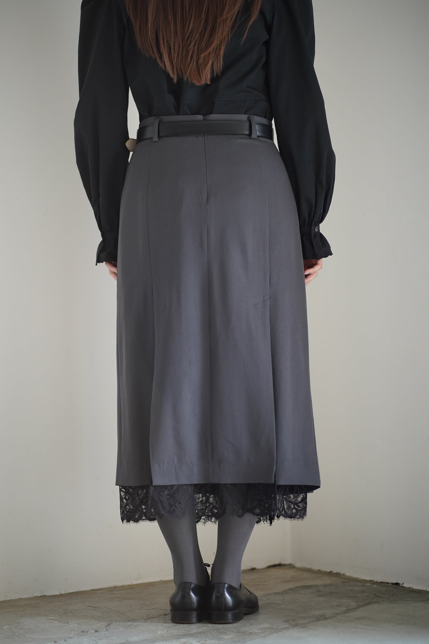 FINE WOOL PLEATED SKIRT WITH LACE TRIM
