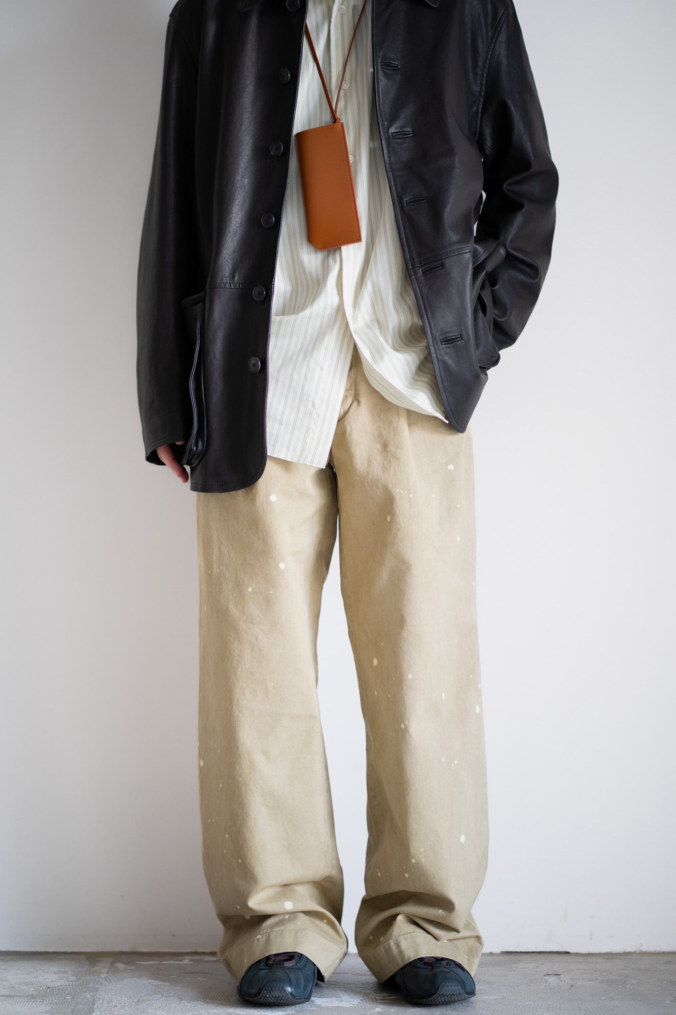 GARMENT-DYED FINX LIGHT CHINO ONE-TUCK WIDE PANTS