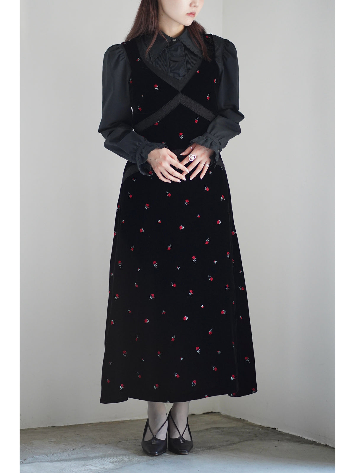 ROSE EMBROIDERED VELVET DRESS