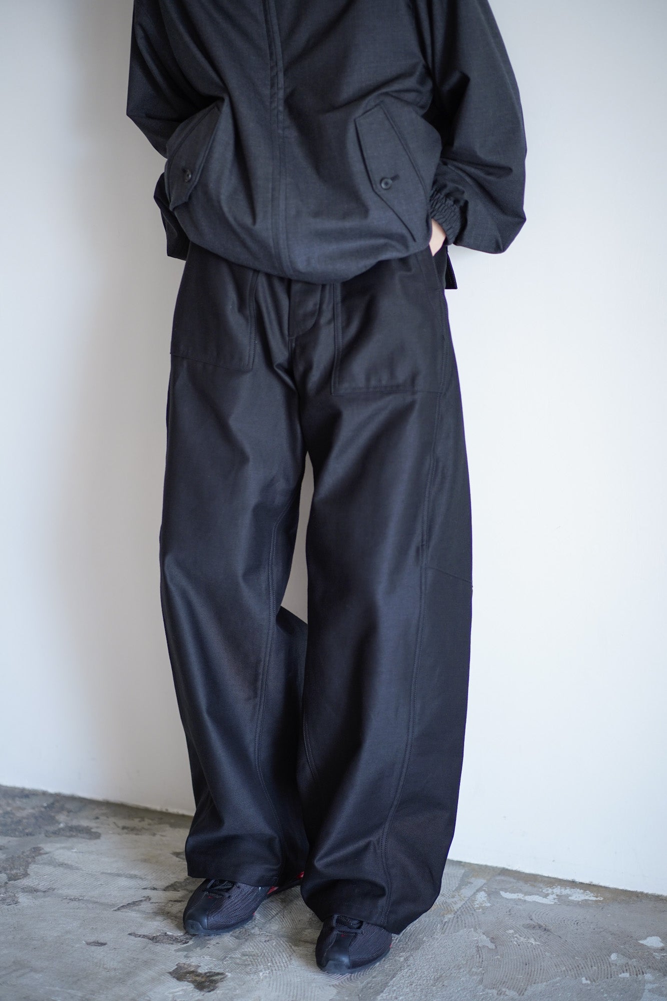BACK SATIN BARREL-LEG PANTS 【 GENDERLESS 】