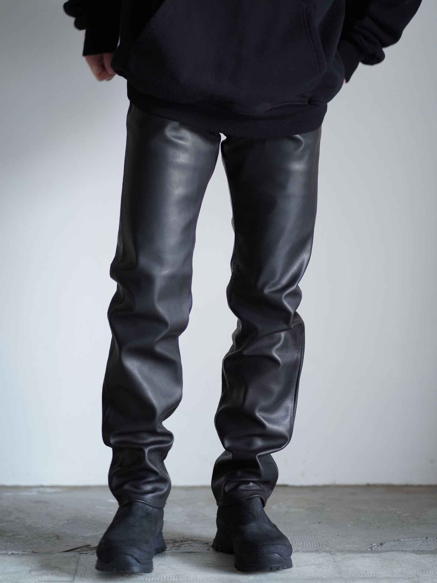 COMOLI GUIDI メンズ ブーツ  VS バックジップ ブーツ 通販 着画 正面