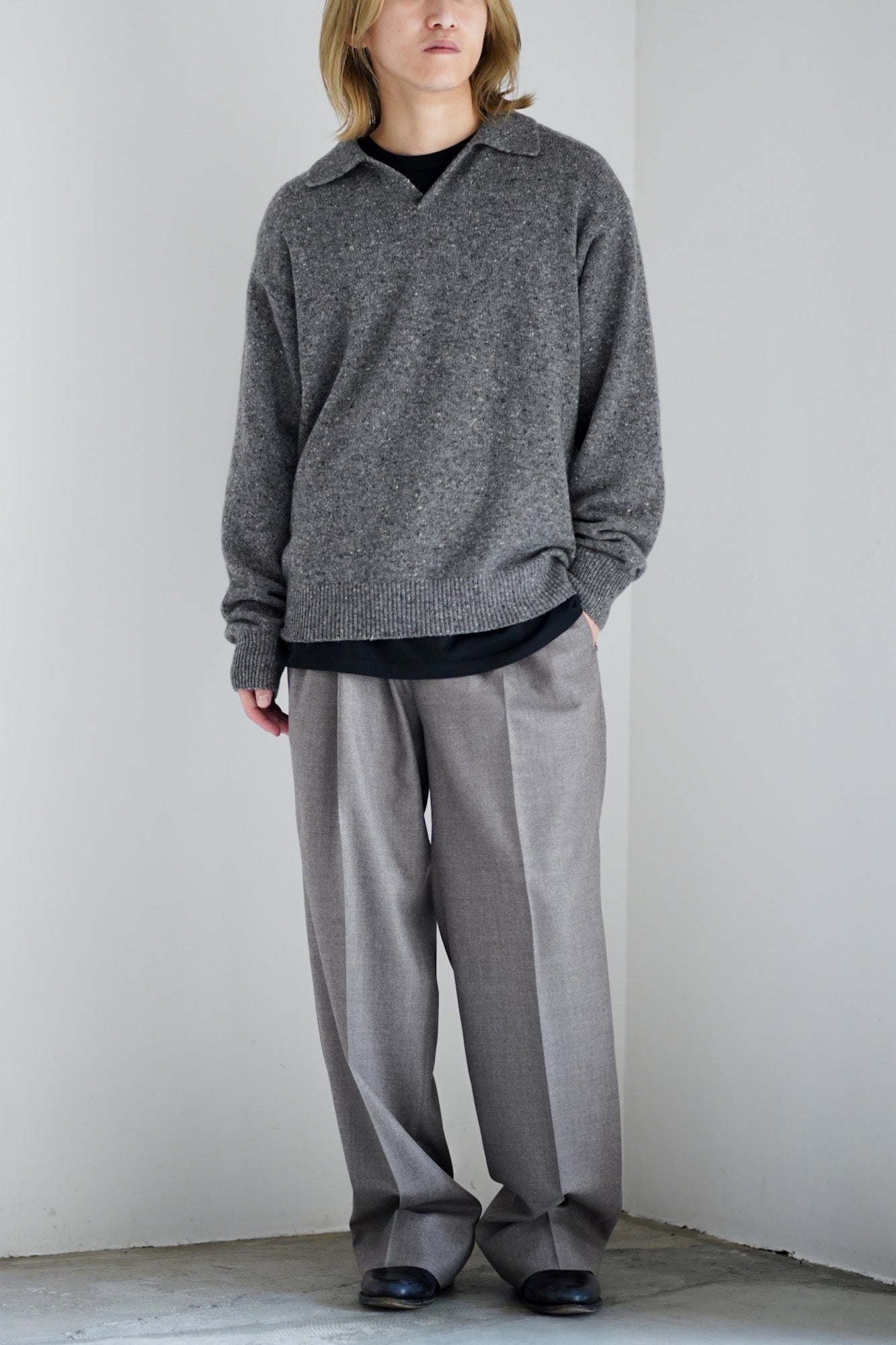SUPER LIGHT WOOL TWO-TUCK SLACKS