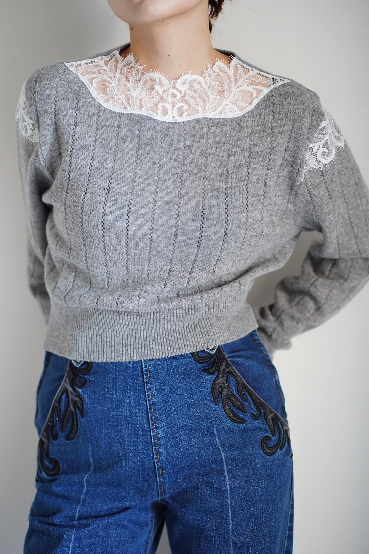 HAIRY LACE PANELED CROPPED PULLOVER