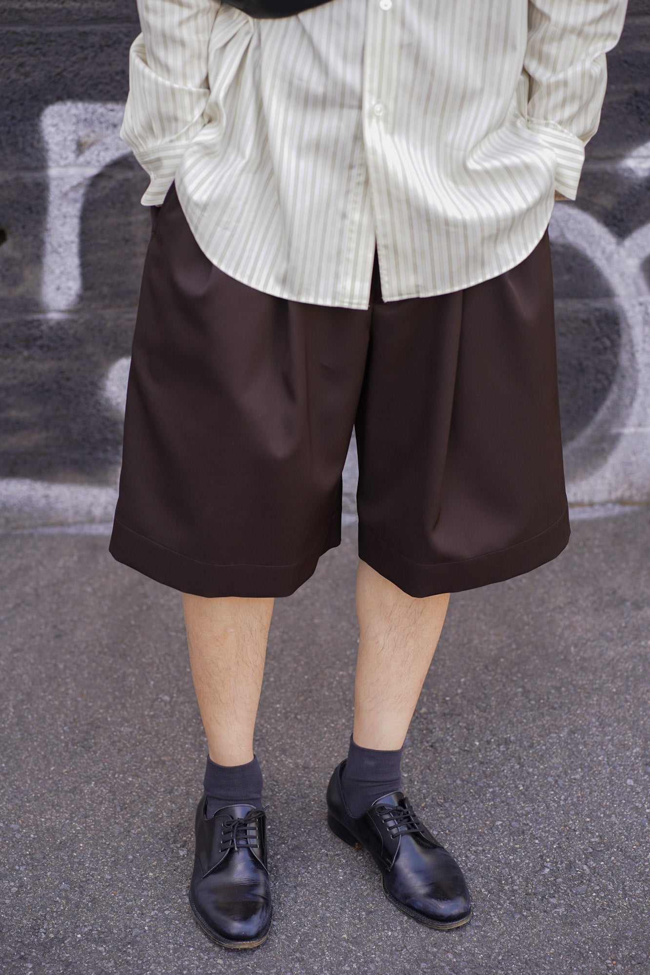 WIDE EASY SHORT TROUSERS
