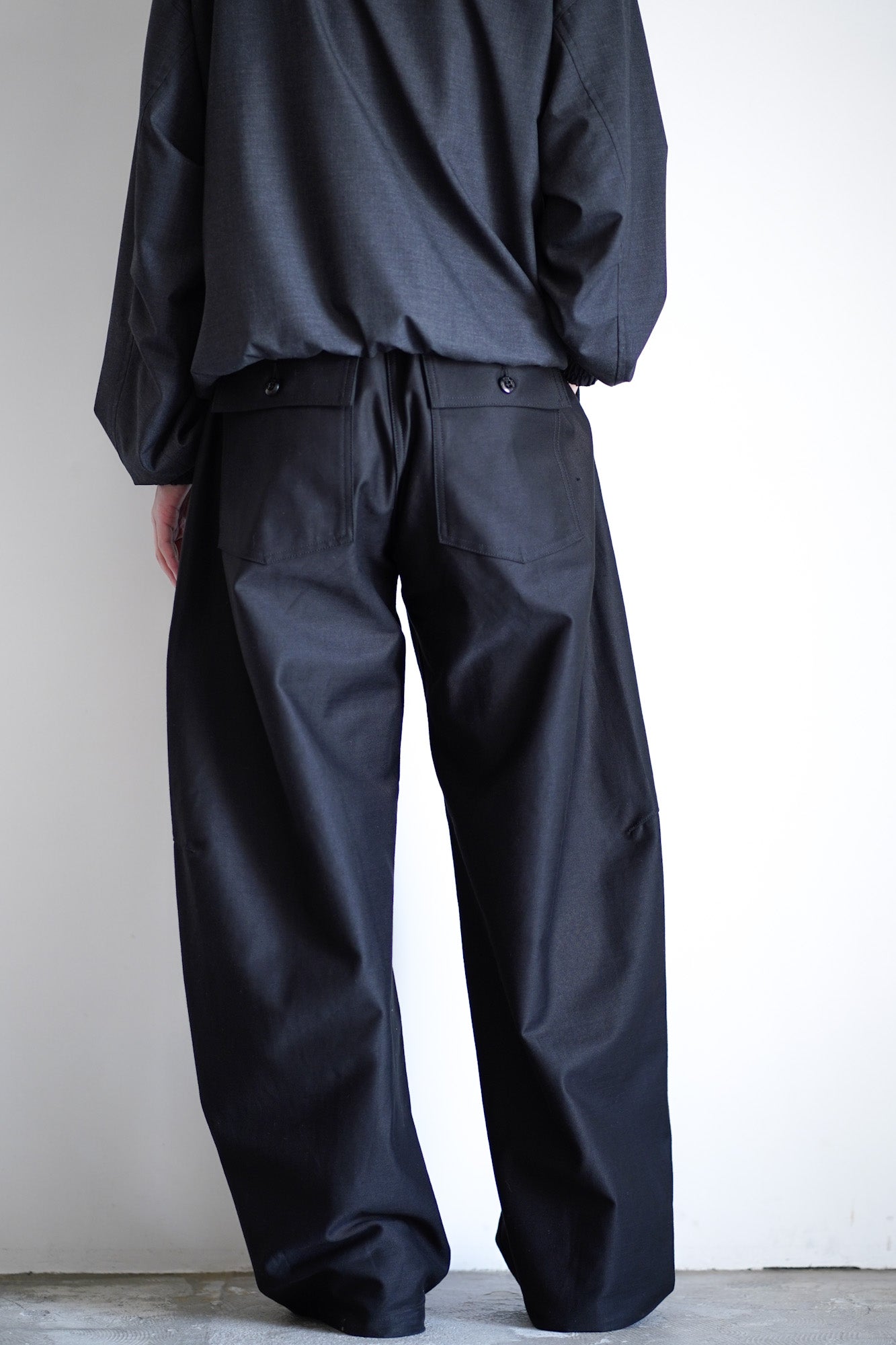 BACK SATIN BARREL-LEG PANTS 【 GENDERLESS 】