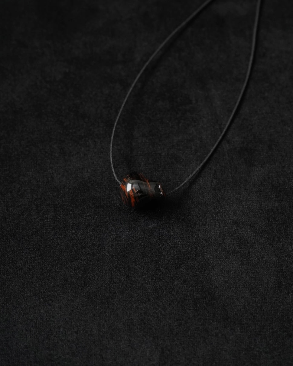 DISTORTED STONE CHOCKER MAHOGANY