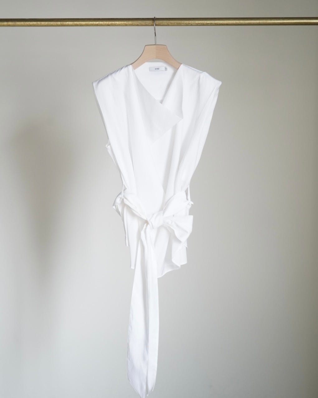 TWILL COWL NECK SLEEVELESS BLOUSE