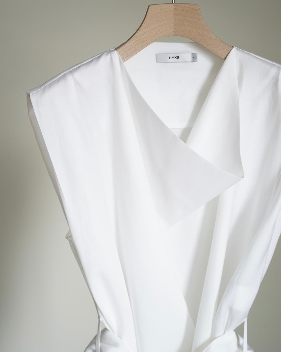 TWILL COWL NECK SLEEVELESS BLOUSE