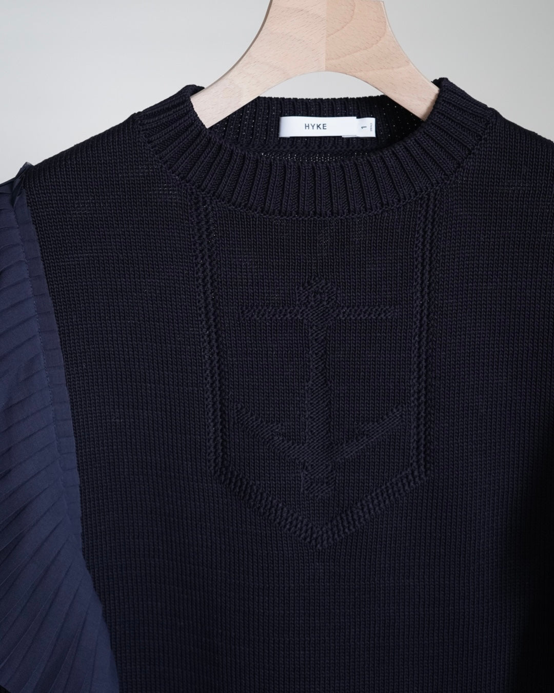 SLEEVELESS PLEATED GUERNSEY KNIT
