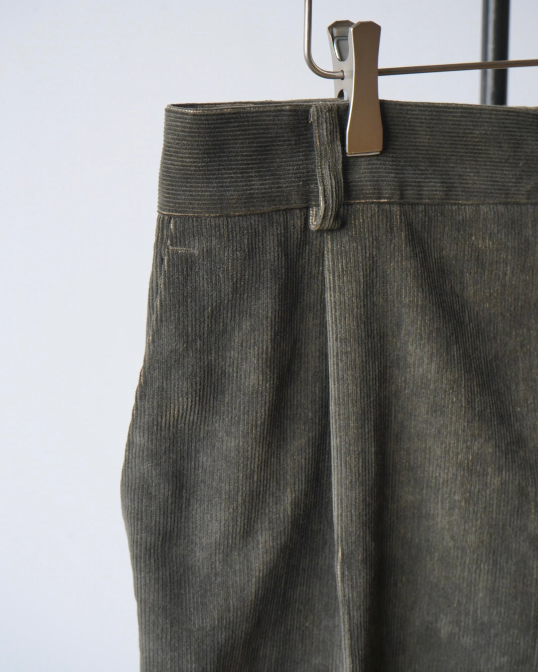 PLEATED TROUSERS