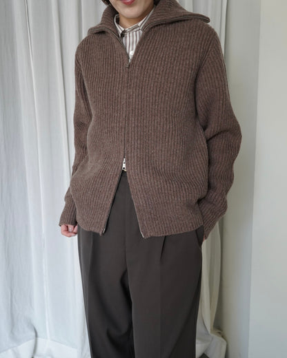RIBBED ZIP SWEATER