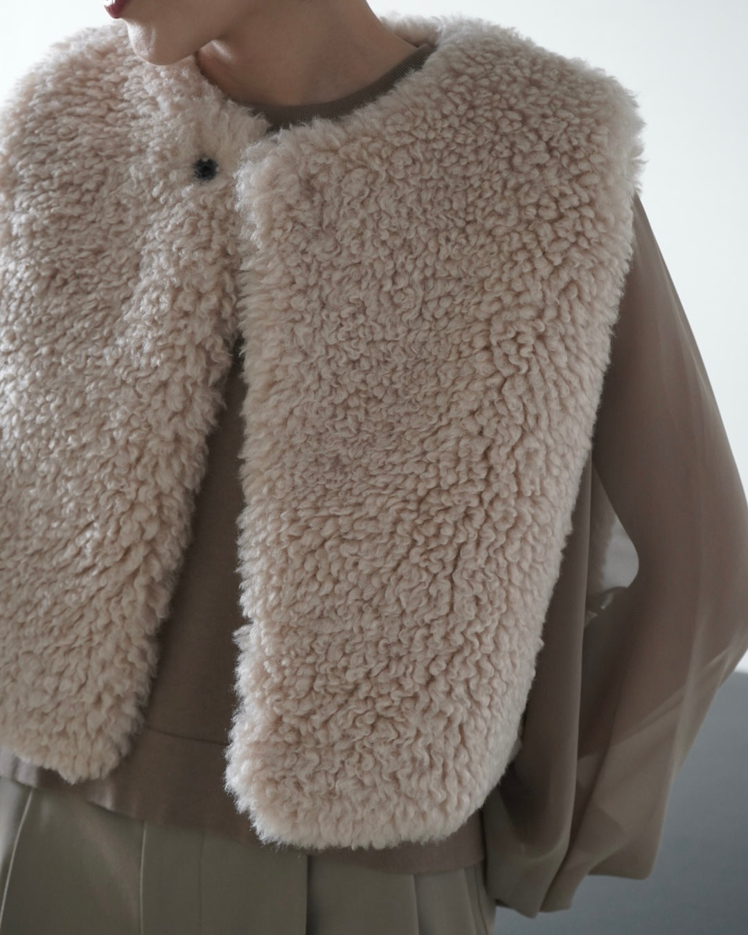 FAUX SHEARING CROPPED VEST