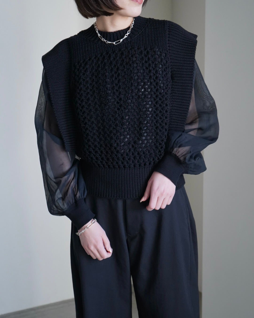 CROCHET SLEEVELESS KNIT