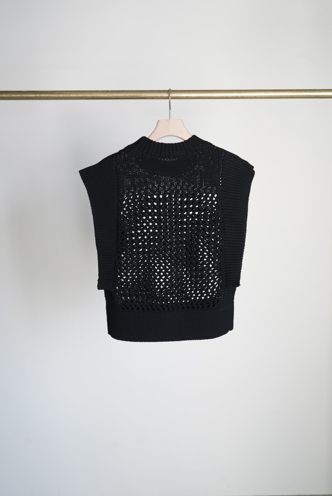 CROCHET SLEEVELESS KNIT