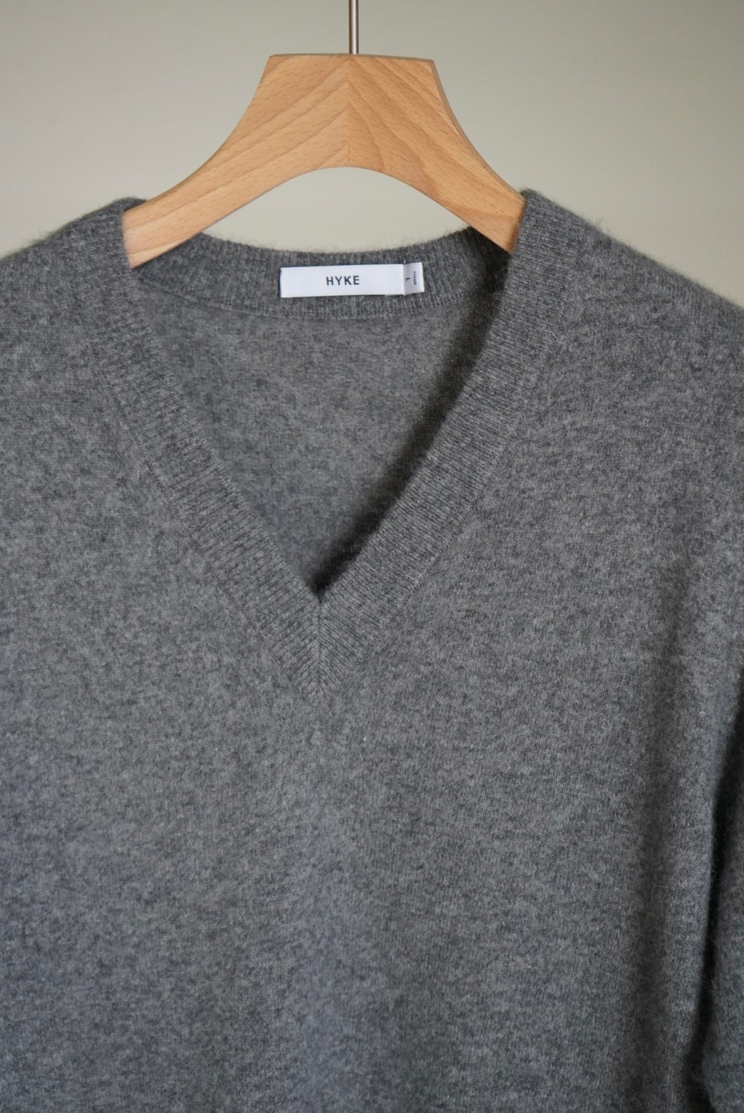 RACCOON V-NECK SWEATER
