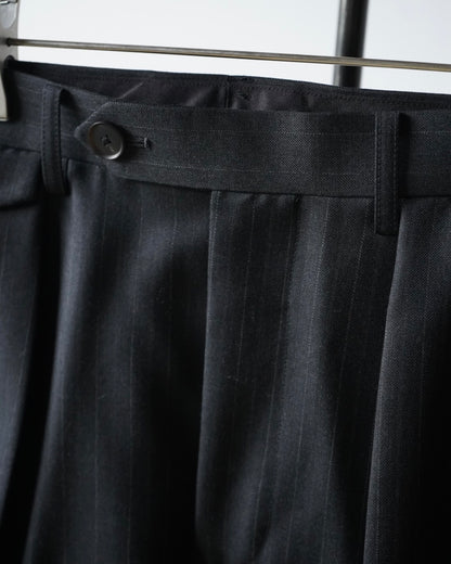 BLUEFACED WOOL TWO-TUCK SLACKS