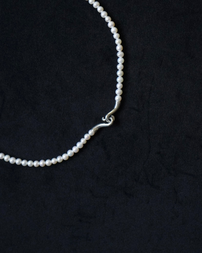 BABY PEARL COLLAR