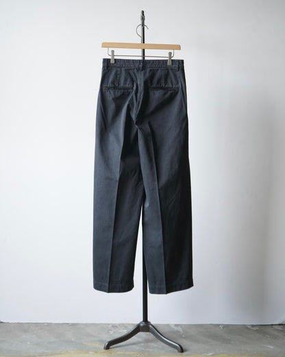 GARMENT-DYED FINX CHINO ONE-TUCK WIDE PANTS