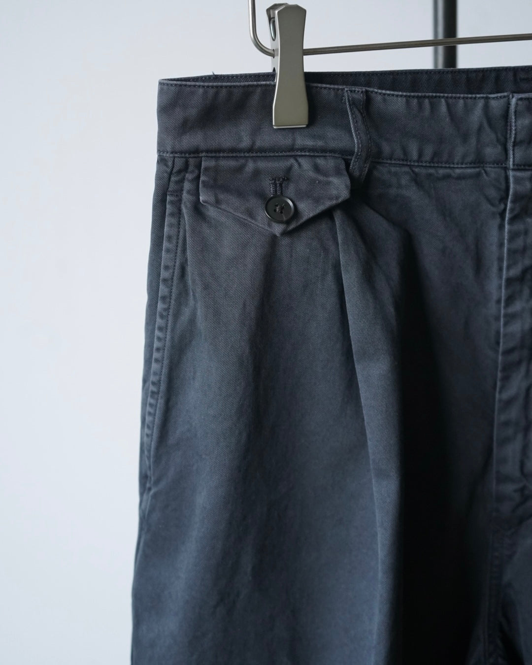 GARMENT-DYED FINX CHINO ONE-TUCK WIDE PANTS