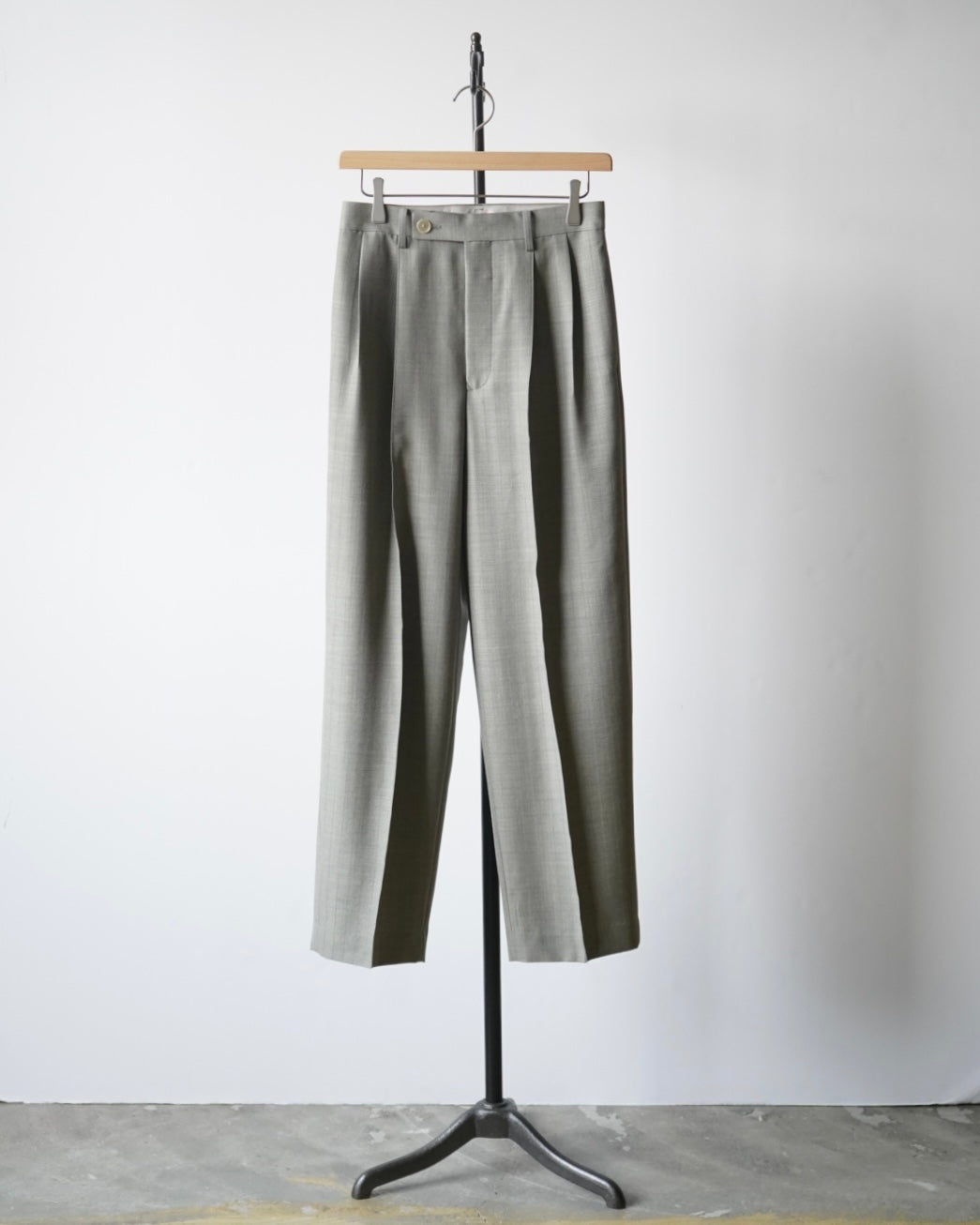 BLUEFACED WOOL TWO-TUCK SLACKS