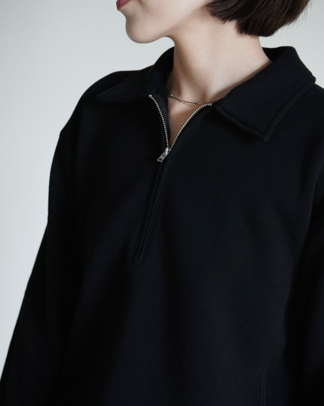 COLLARED SWEAT SHIRT