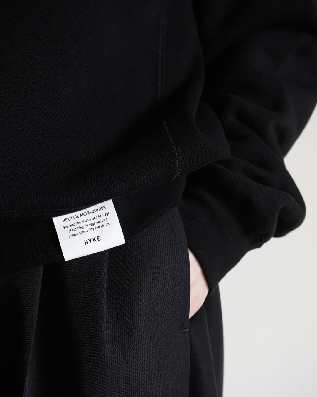 COLLARED SWEAT SHIRT