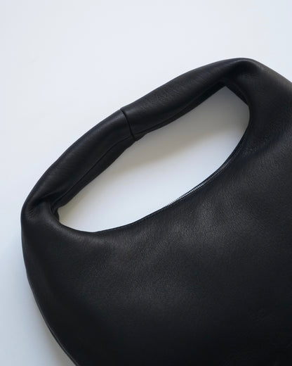 ROUND ONE SHOULDER：M