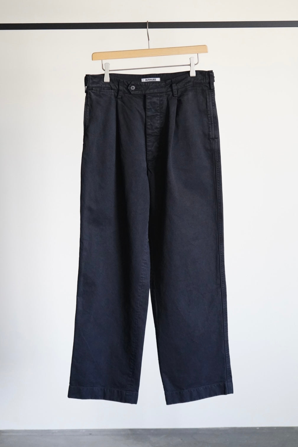 GARMENT-DYED FINX CHINO ONE-TUCK WIDE PANTS