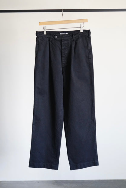 GARMENT-DYED FINX CHINO ONE-TUCK WIDE PANTS