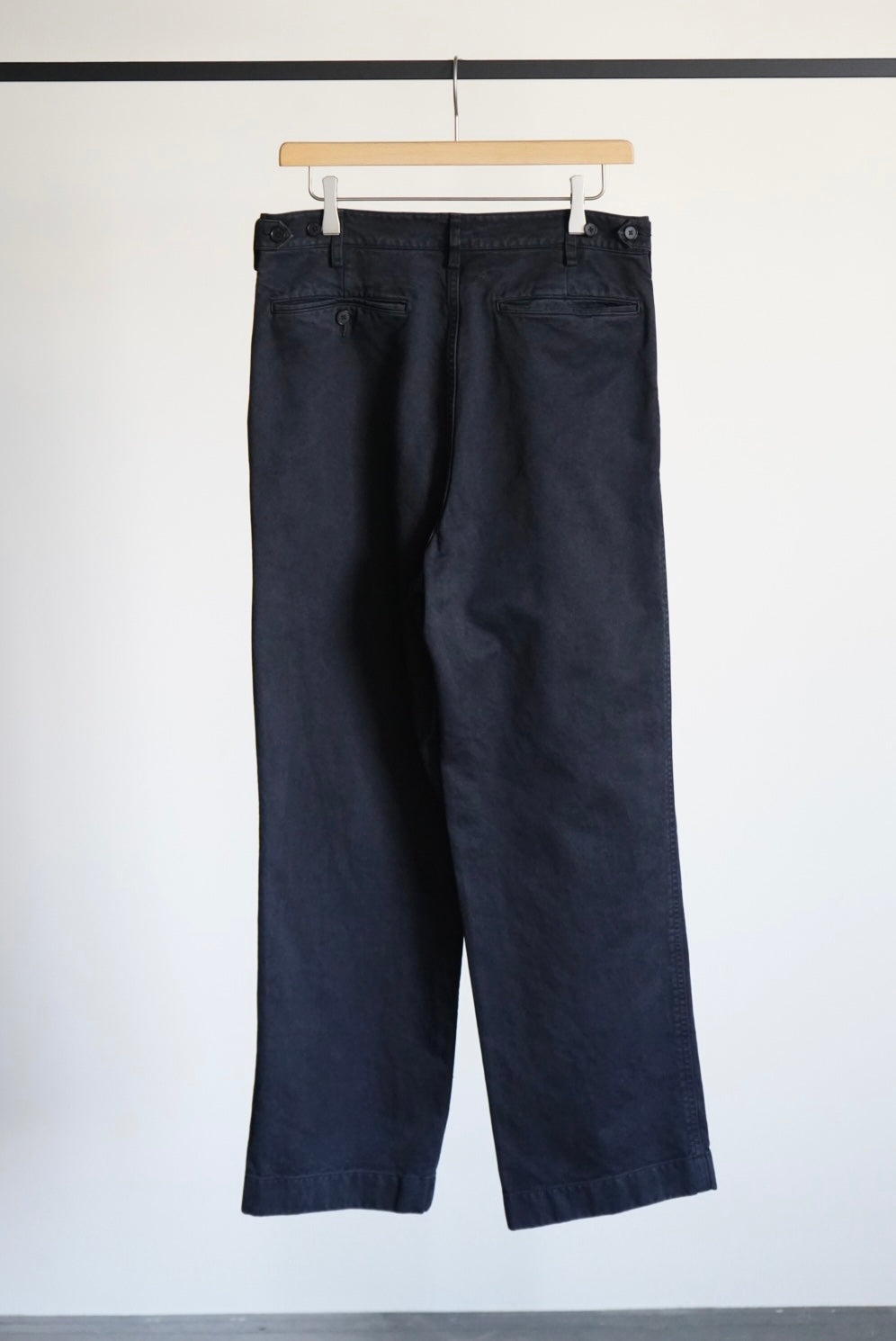 GARMENT-DYED FINX CHINO ONE-TUCK WIDE PANTS