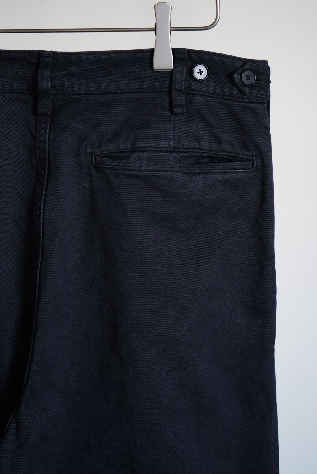 GARMENT-DYED FINX CHINO ONE-TUCK WIDE PANTS