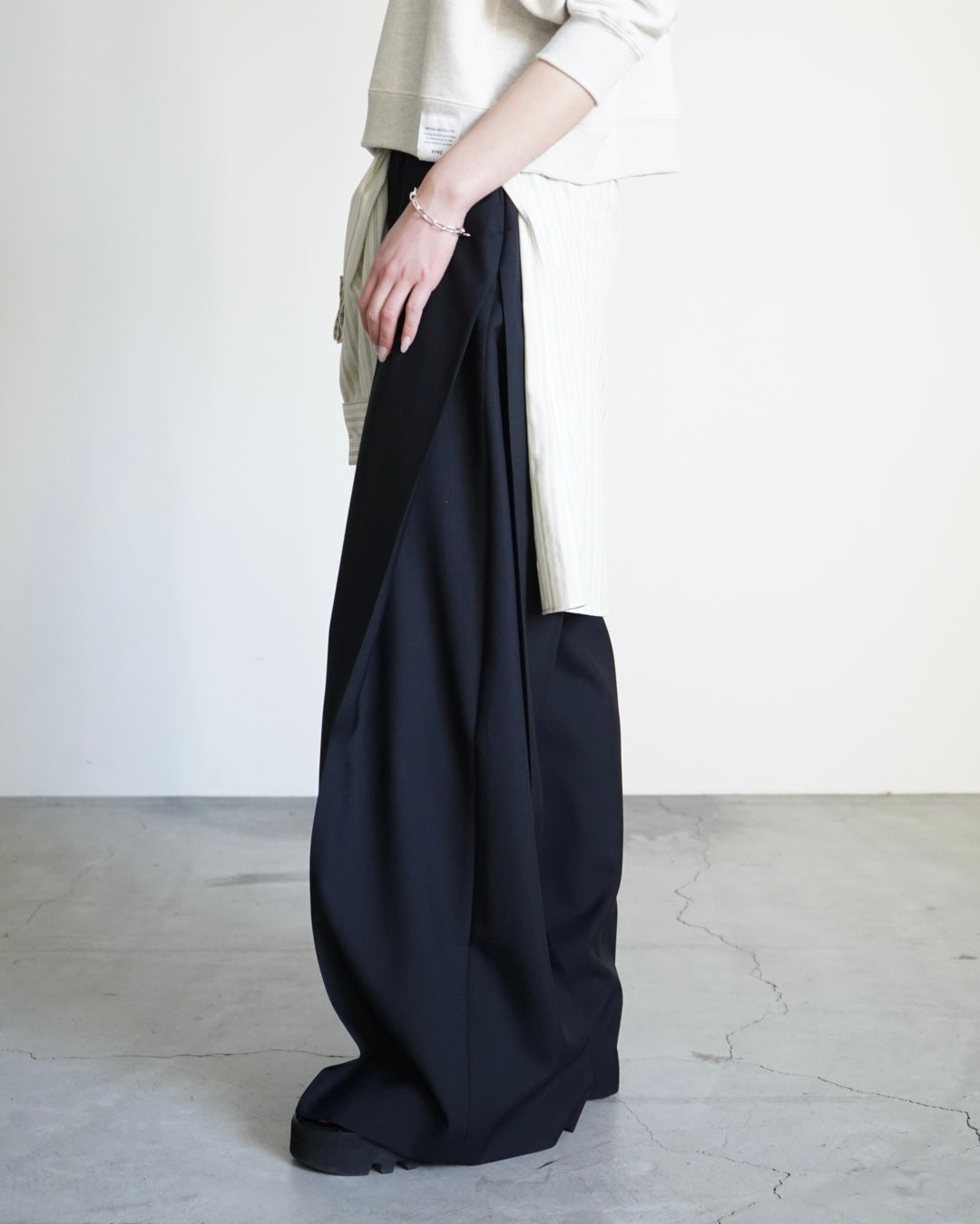 WOOL SIDE TUCK PANTS