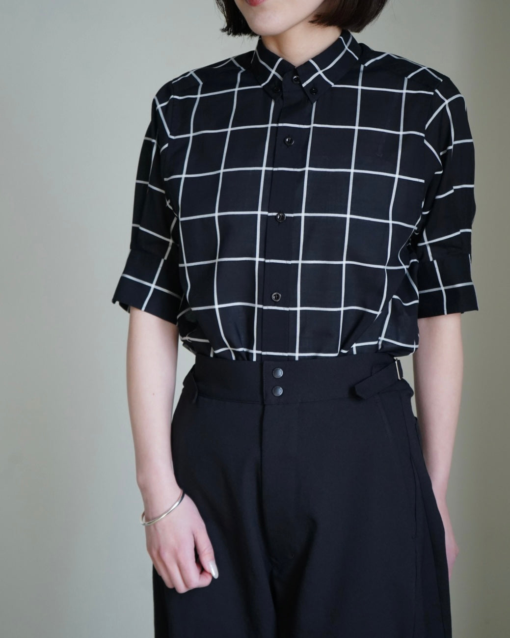 SHEER BACK WINDOWPANE SHORT-SLV BLOUSE
