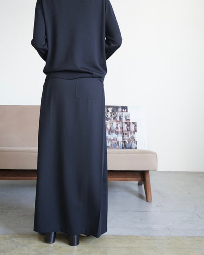PLEATED LONG SKIRT