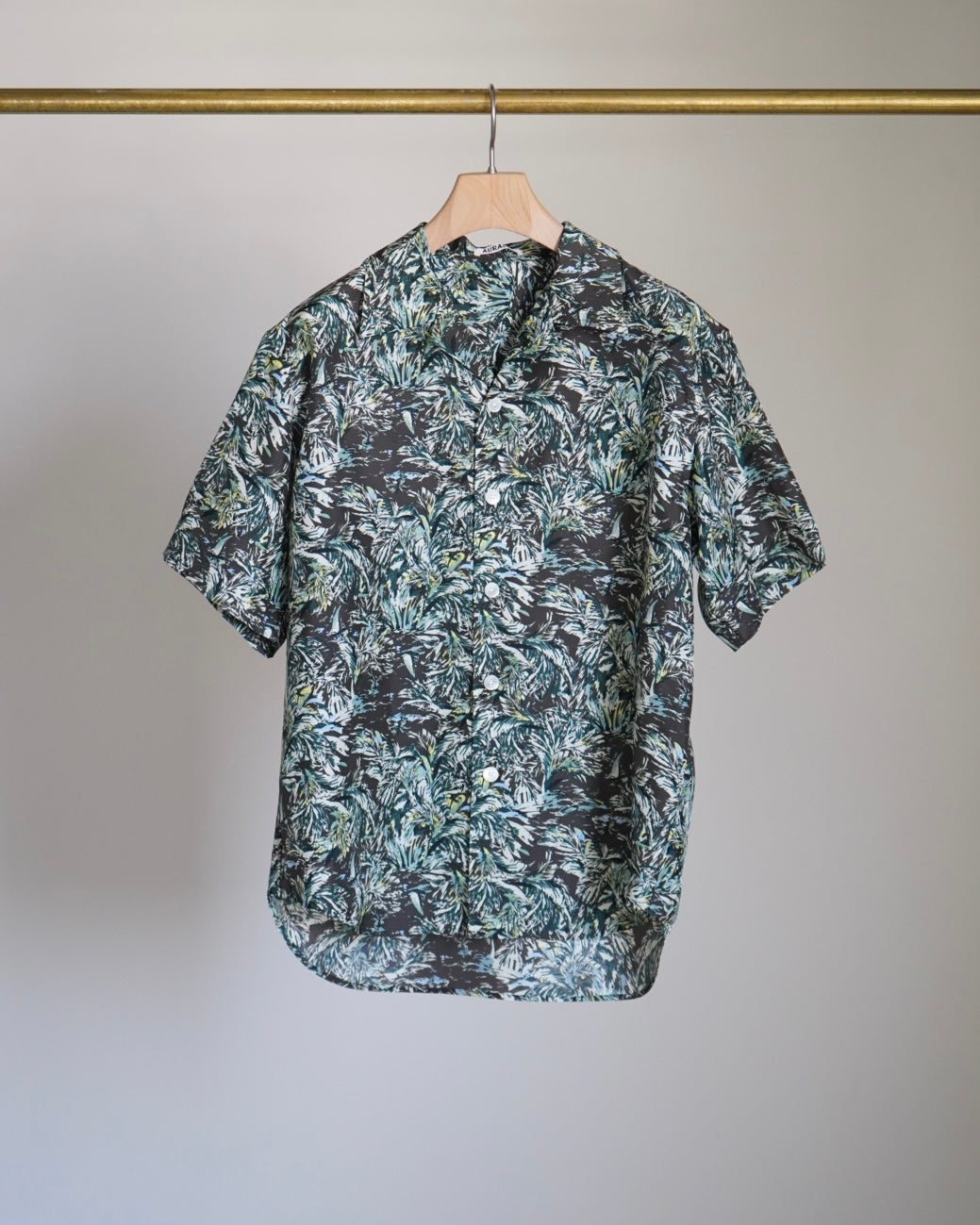 PRINTED AIRY SILK HALF-SLEEVED SHIRT – イデアル公式オンラインショップ