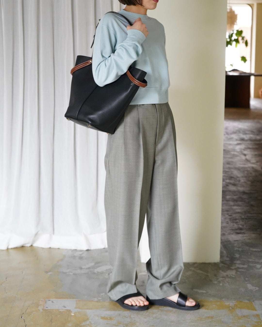 BLUEFACED WOOL TWO-TUCK SLACKS
