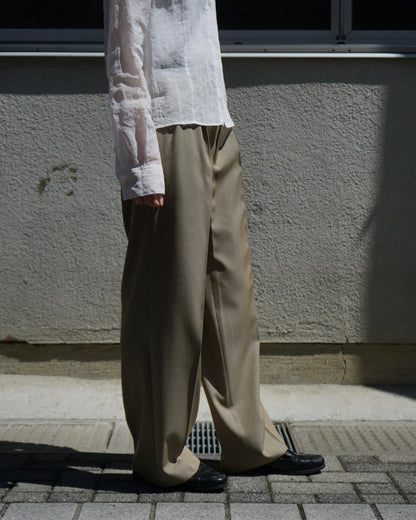 LIGHT WOOL MAX GABARDINE TWO-TUCK SLACKS