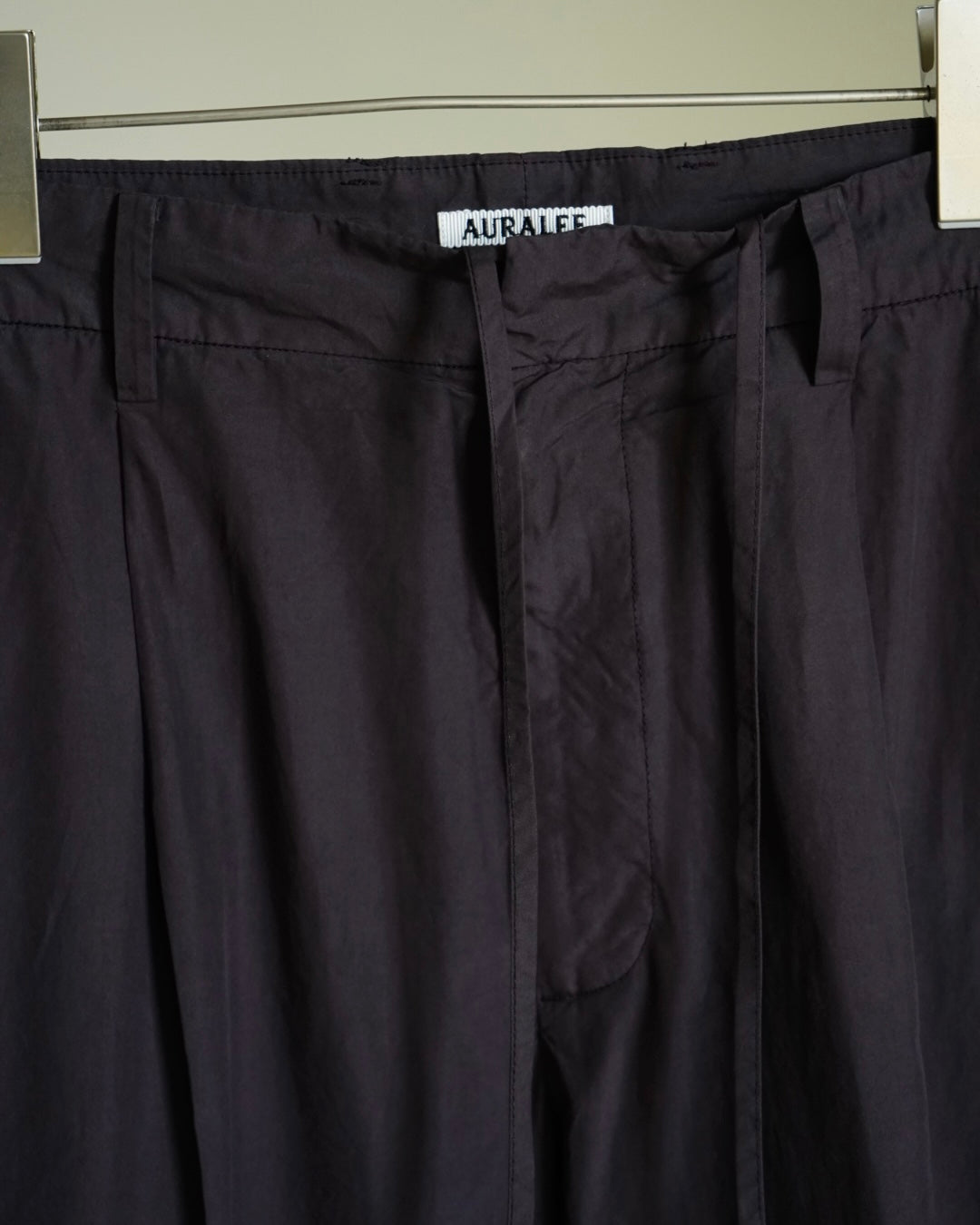 GARMENT-DYED FINX SHUTTLE WEATHER ONE-TUCK SLACKS