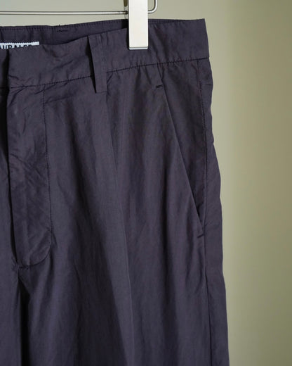 GARMENT-DYED FINX SHUTTLE WEATHER ONE-TUCK SLACKS